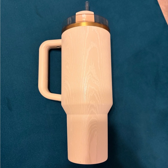 Stanley 40oz wood grain tumbler with Handle - Picture 2 of 3